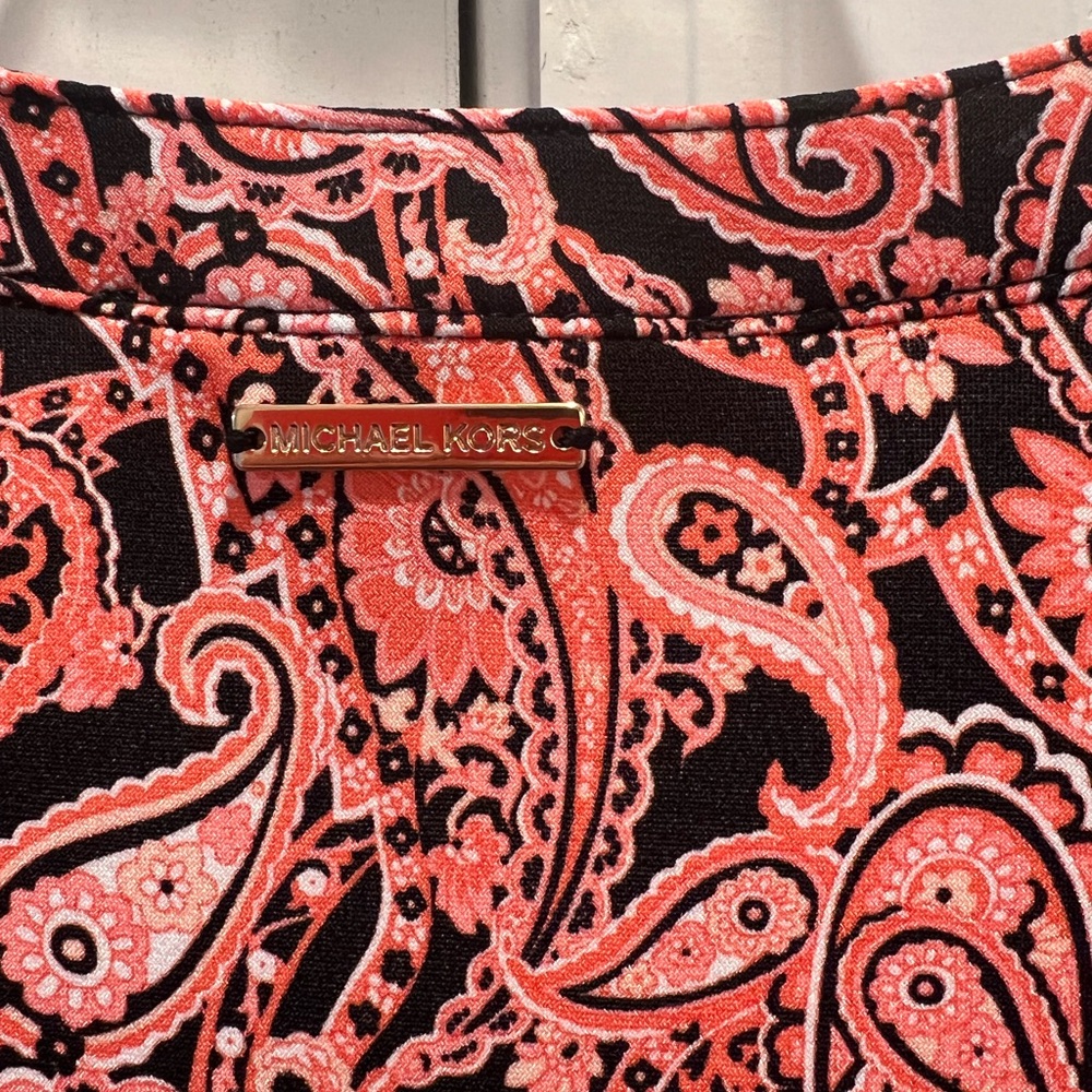 NWT. Michael KORS dress. Size 1X. Sleeveless v-neck ruffle at bottom.